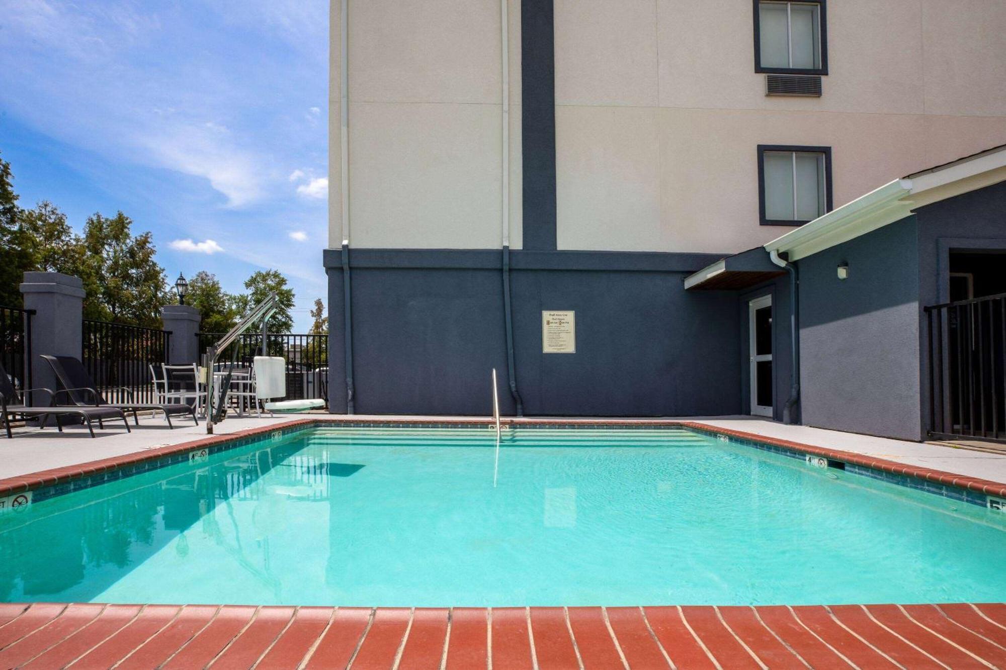 Days Inn By Wyndham Baton Rouge I-10 Prairieville Εξωτερικό φωτογραφία